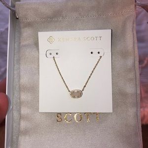 KENDRA SCOTT CHELSEA PENDANT NECKLACE (IRIDESCENT)